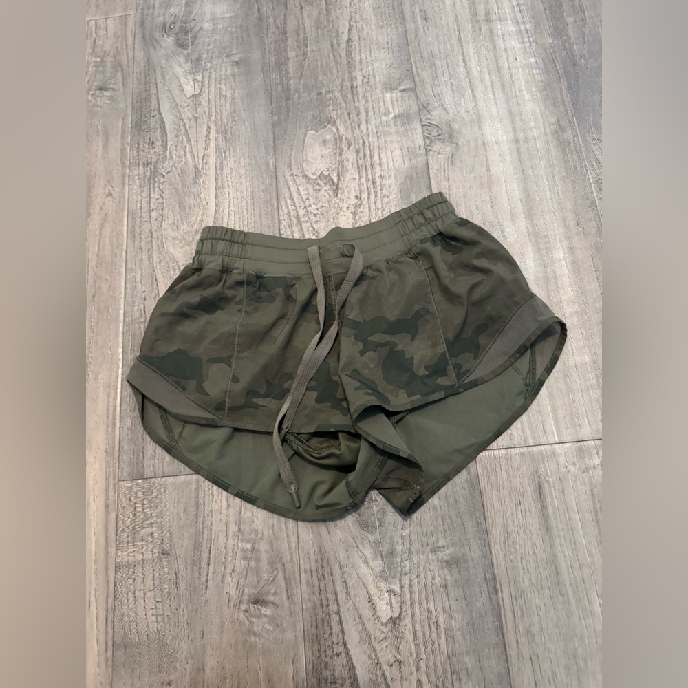 Lululemon womens shorts size 4